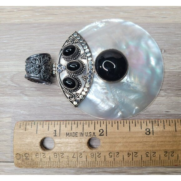 Meran Sterlng Silver, Mother of Pearl & Onyx Large Round Ornate Pendant 161 - Picture 3 of 9